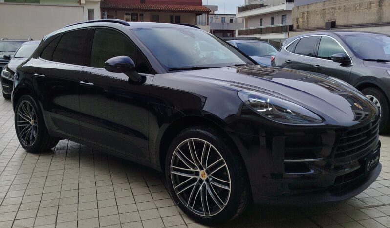 
								PORSCHE MACAN full									