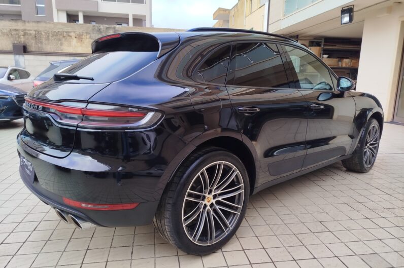 
								PORSCHE MACAN full									