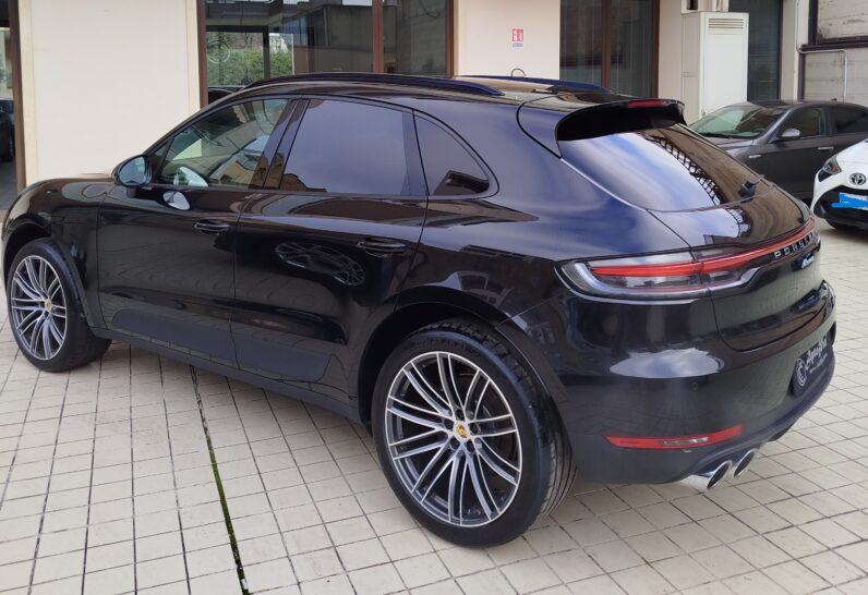 
								PORSCHE MACAN full									