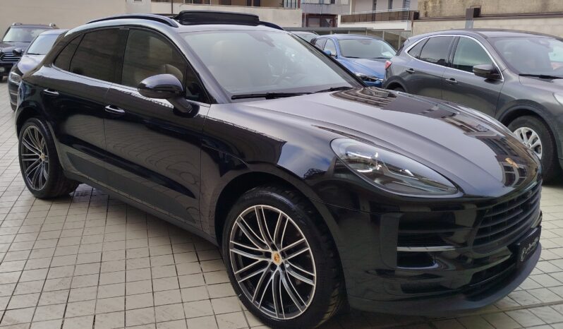 
								PORSCHE MACAN full									
