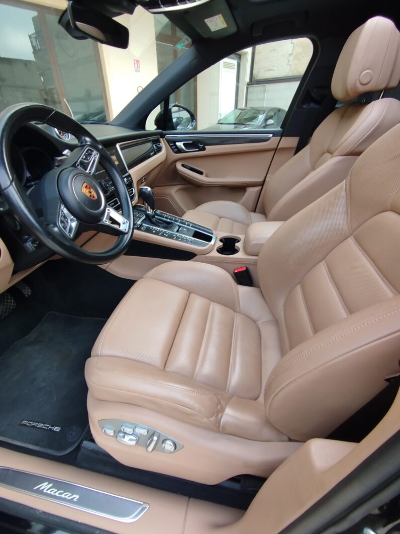 
								PORSCHE MACAN full									