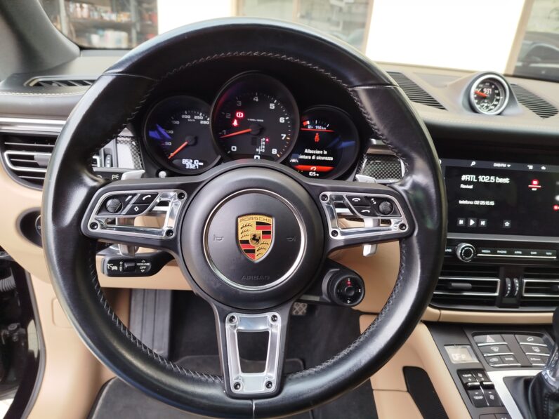 
								PORSCHE MACAN full									