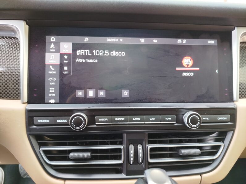 
								PORSCHE MACAN full									