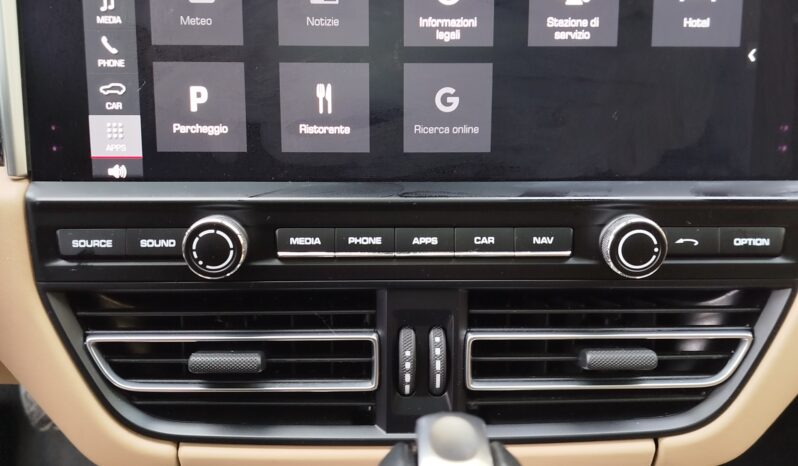 
								PORSCHE MACAN full									