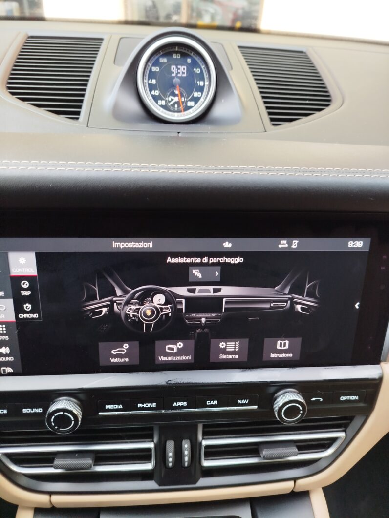 
								PORSCHE MACAN full									