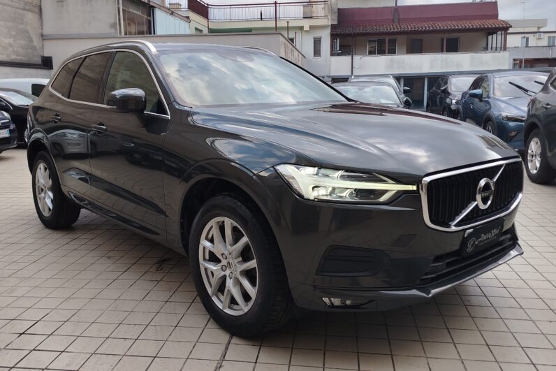 
								VOLVO XC60 D4 MOMENTUM GEARTRONIC AWD full									