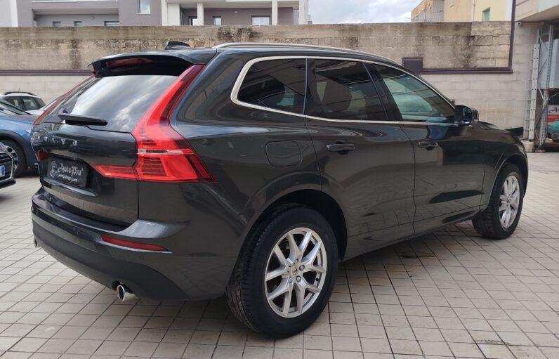 
								VOLVO XC60 D4 MOMENTUM GEARTRONIC AWD full									