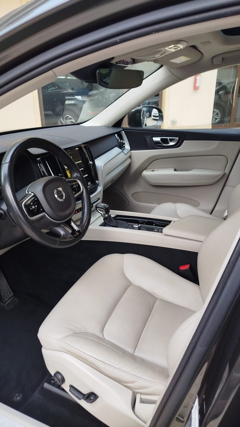 
								VOLVO XC60 D4 MOMENTUM GEARTRONIC AWD full									