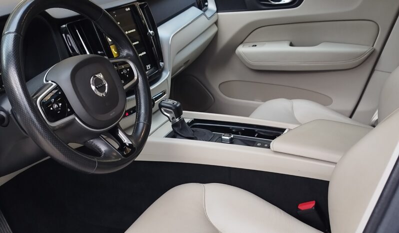 
								VOLVO XC60 D4 MOMENTUM GEARTRONIC AWD full									