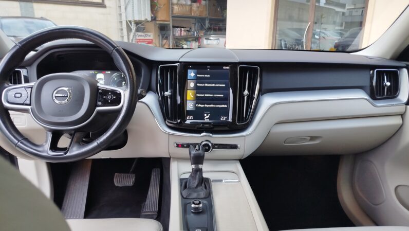 
								VOLVO XC60 D4 MOMENTUM GEARTRONIC AWD full									
