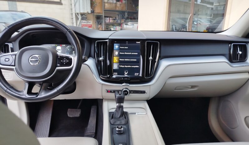 
								VOLVO XC60 D4 MOMENTUM GEARTRONIC AWD full									