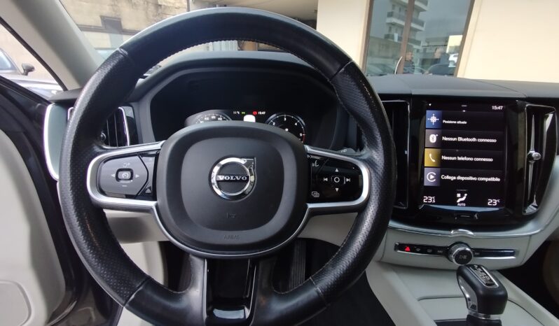 
								VOLVO XC60 D4 MOMENTUM GEARTRONIC AWD full									
