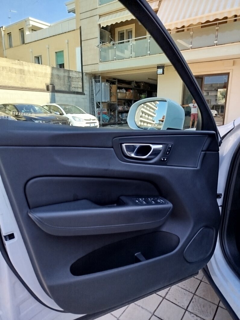 
								VOLVO XC60 D4 ISCRIPTION AWD GEARTRONIC full									